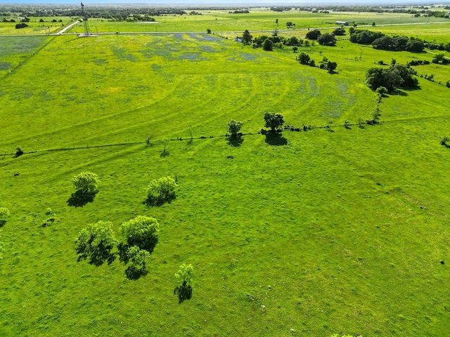 2080 Fm 155 S, Weimar, TX 78962