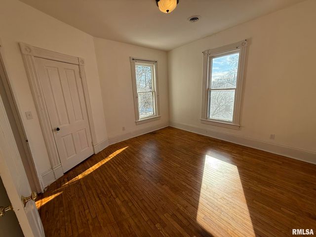 401 S EAST Street, Jacksonville, IL 62650