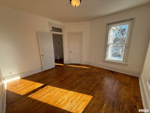 401 S EAST Street, Jacksonville, IL 62650