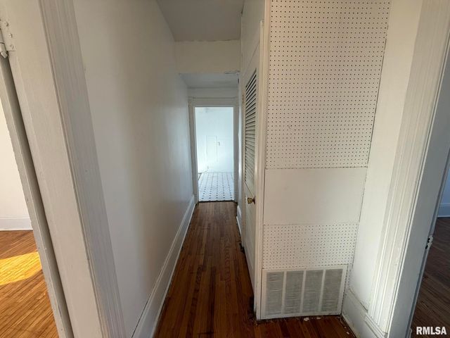 401 S EAST Street, Jacksonville, IL 62650