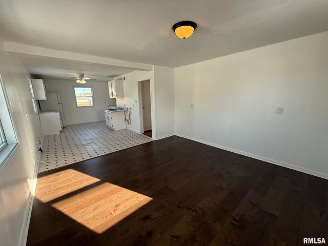 401 S EAST Street, Jacksonville, IL 62650