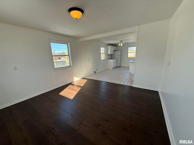 401 S EAST Street, Jacksonville, IL 62650