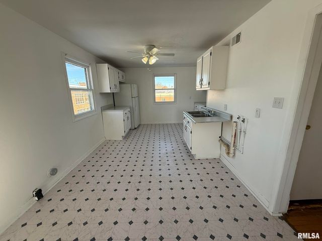 401 S EAST Street, Jacksonville, IL 62650