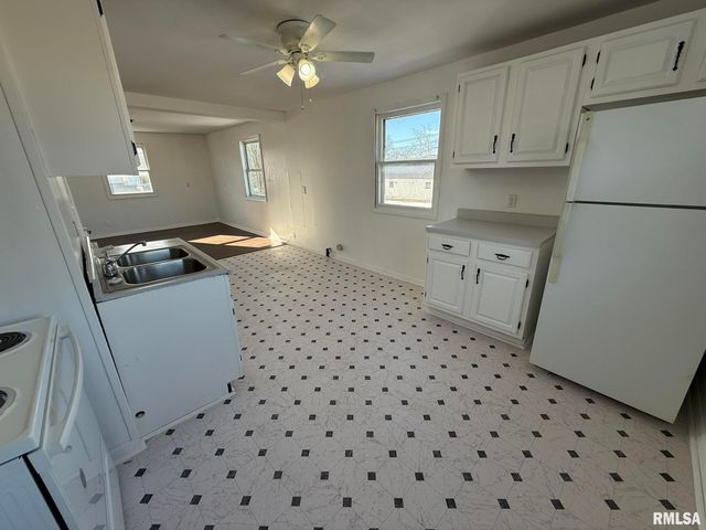 401 S EAST Street, Jacksonville, IL 62650