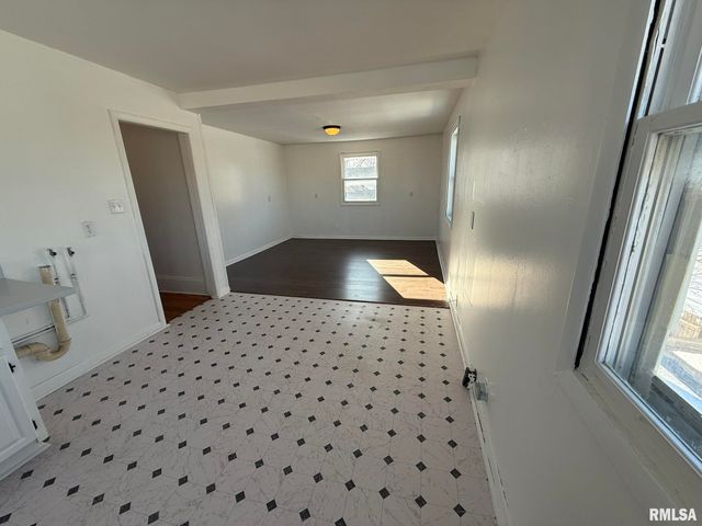 401 S EAST Street, Jacksonville, IL 62650