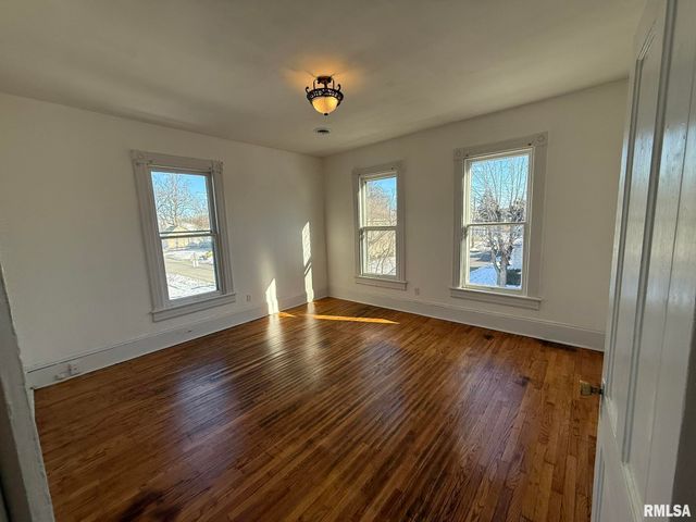 401 S EAST Street, Jacksonville, IL 62650