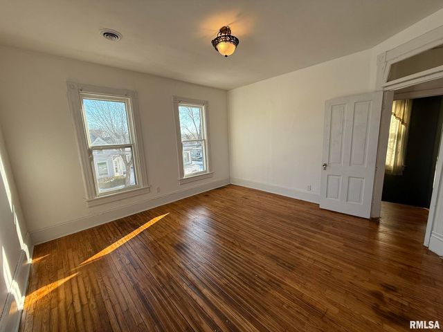 401 S EAST Street, Jacksonville, IL 62650