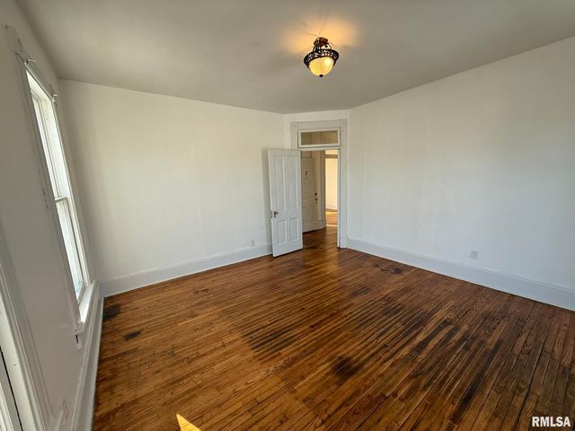 401 S EAST Street, Jacksonville, IL 62650