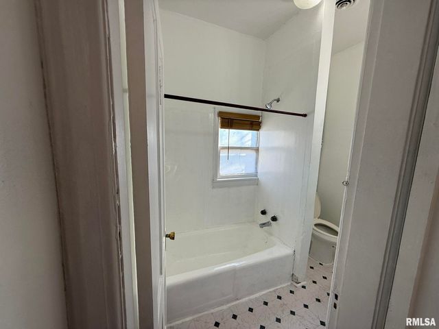 401 S EAST Street, Jacksonville, IL 62650