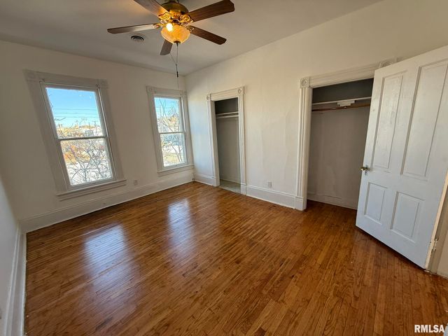 401 S EAST Street, Jacksonville, IL 62650