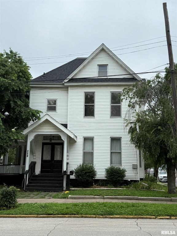 401 S EAST Street, Jacksonville, IL 62650
