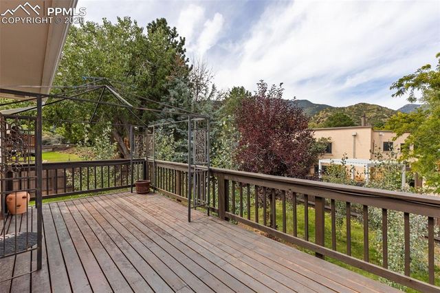 11 Kreg Lane, Manitou Springs, CO 80829