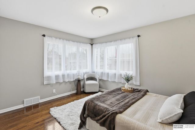 4323 Monroe Street, Omaha, NE 68107