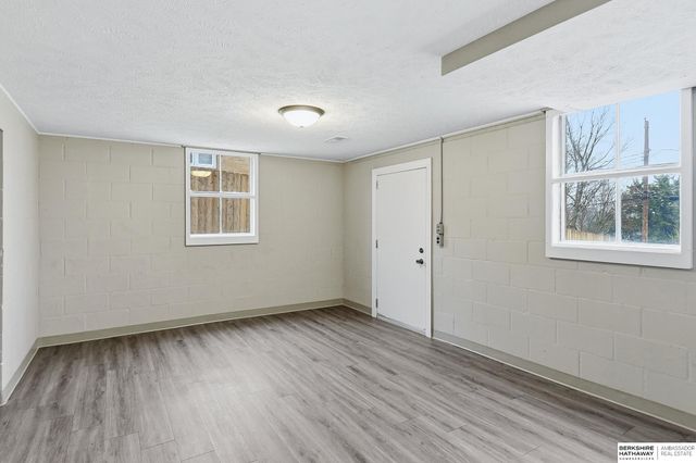 4323 Monroe Street, Omaha, NE 68107