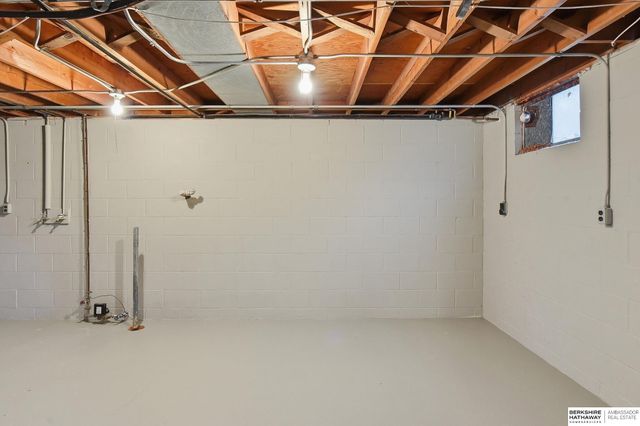 4323 Monroe Street, Omaha, NE 68107