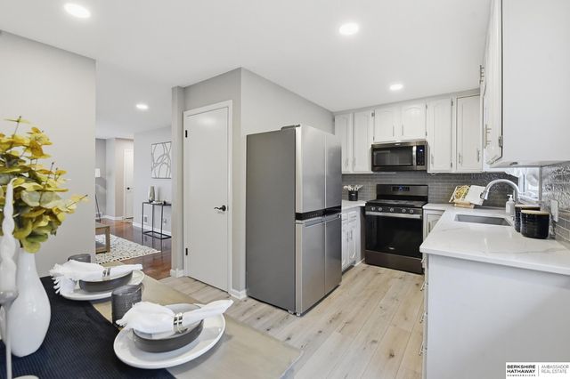 4323 Monroe Street, Omaha, NE 68107