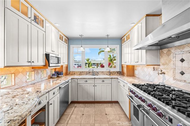 800 Driftwood Avenue, Seal Beach, CA 90740