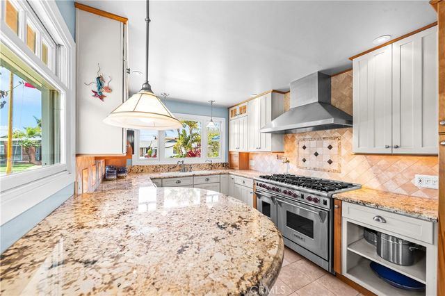 800 Driftwood Avenue, Seal Beach, CA 90740