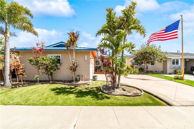 800 Driftwood Avenue, Seal Beach, CA 90740