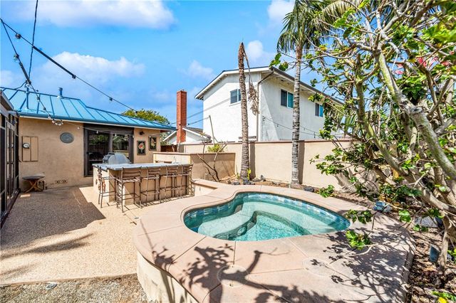 800 Driftwood Avenue, Seal Beach, CA 90740