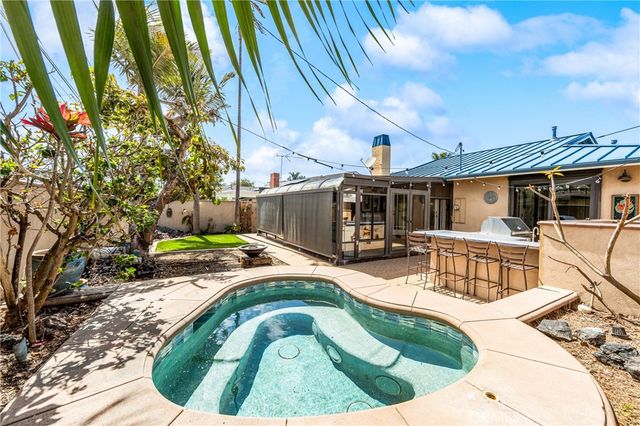 800 Driftwood Avenue, Seal Beach, CA 90740