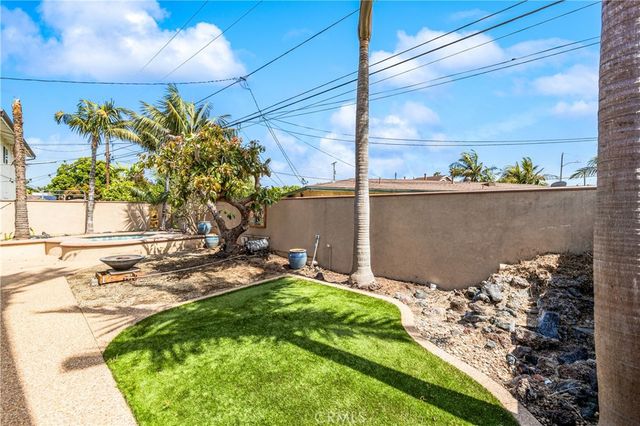 800 Driftwood Avenue, Seal Beach, CA 90740