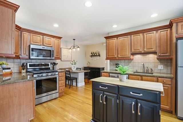 32 Eddy St 3, Waltham, MA 02453