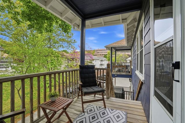 32 Eddy St 3, Waltham, MA 02453