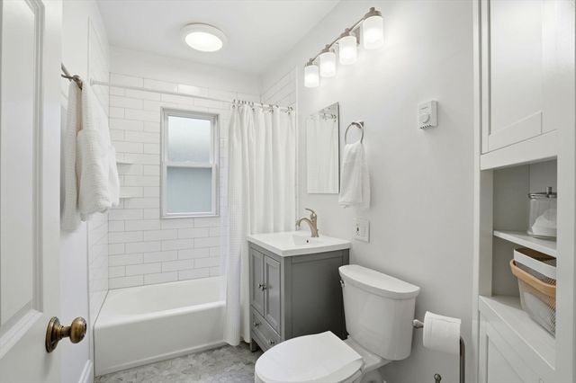 32 Eddy St 3, Waltham, MA 02453