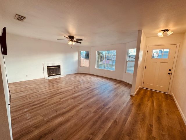 609 Oakshire Dr, Ione, CA 95640