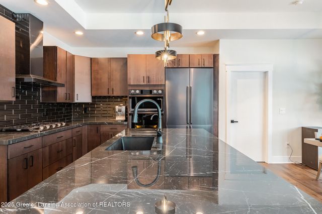 6077 Sleepy Hollow Lane, East Lansing, MI 48823