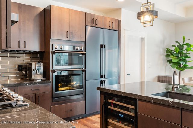 6077 Sleepy Hollow Lane, East Lansing, MI 48823