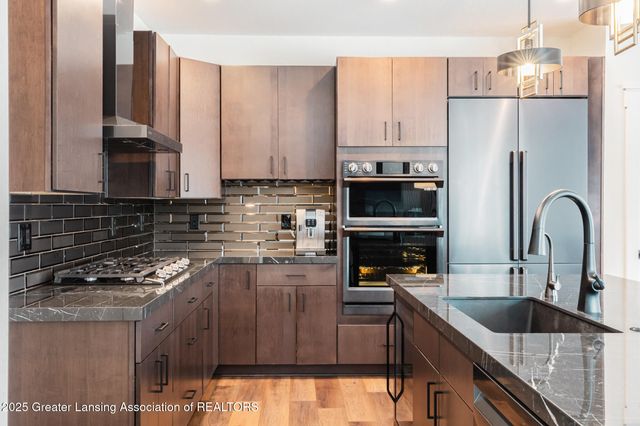 6077 Sleepy Hollow Lane, East Lansing, MI 48823