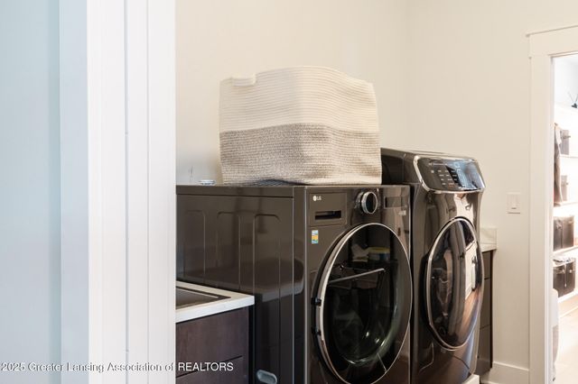 6077 Sleepy Hollow Lane, East Lansing, MI 48823