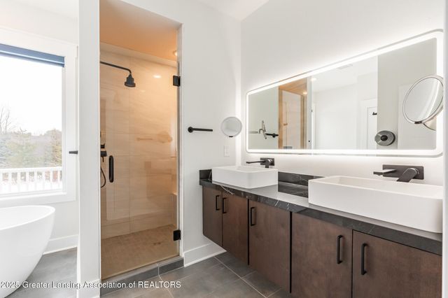 6077 Sleepy Hollow Lane, East Lansing, MI 48823