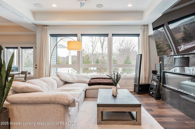 6077 Sleepy Hollow Lane, East Lansing, MI 48823