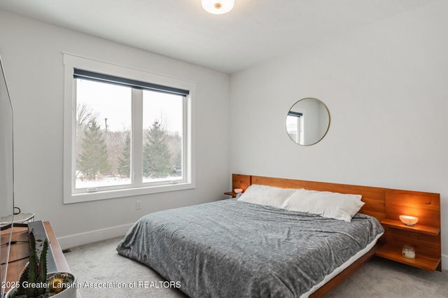 6077 Sleepy Hollow Lane, East Lansing, MI 48823