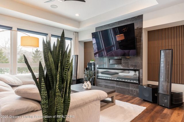 6077 Sleepy Hollow Lane, East Lansing, MI 48823