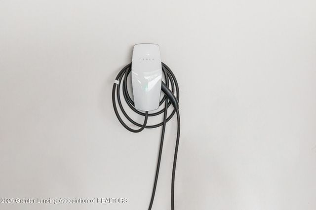 6077 Sleepy Hollow Lane, East Lansing, MI 48823