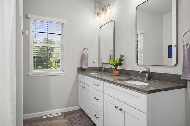 215 BoAnn Terrace, Belleville, WI 53508