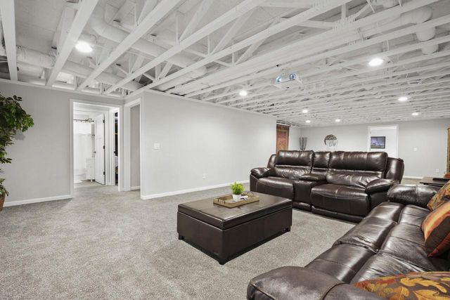 215 BoAnn Terrace, Belleville, WI 53508