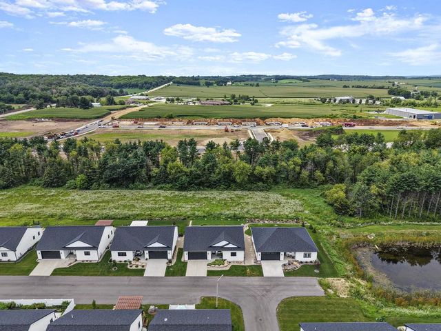 215 BoAnn Terrace, Belleville, WI 53508