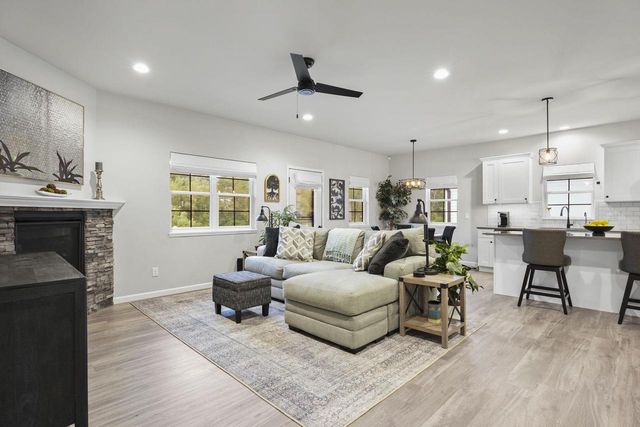 215 BoAnn Terrace, Belleville, WI 53508