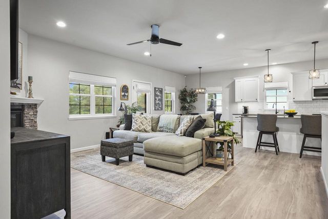 215 BoAnn Terrace, Belleville, WI 53508