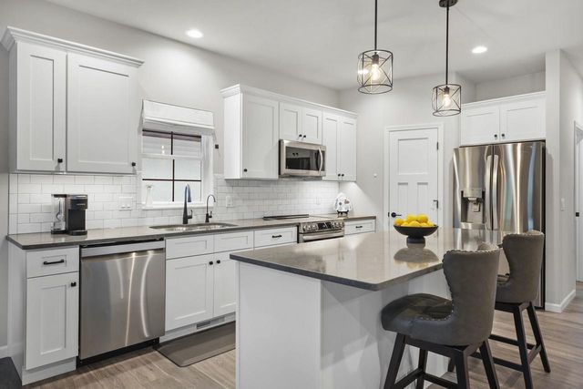 215 BoAnn Terrace, Belleville, WI 53508