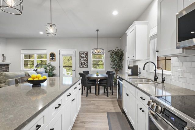 215 BoAnn Terrace, Belleville, WI 53508