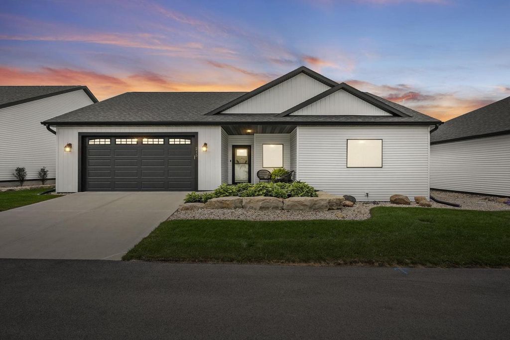 215 BoAnn Terrace, Belleville, WI 53508
