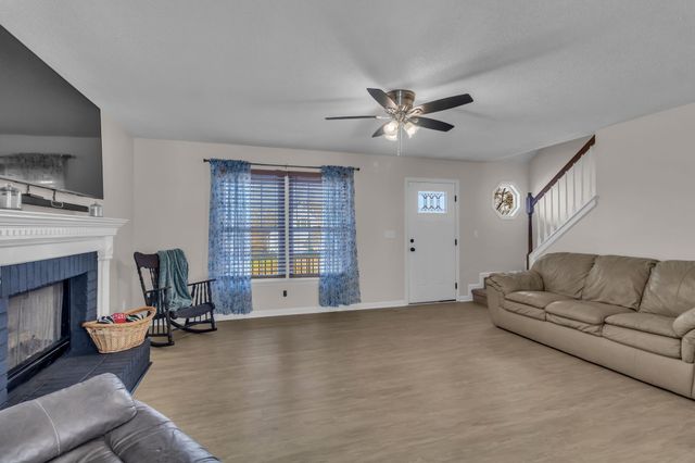 208 Saint Pauls Ln, Smyrna, TN 37167