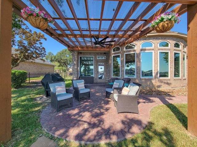 13653 Lakeside Place Drive, Willis, TX 77318