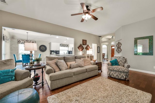 2516 Creeks Edge Drive, Pearland, TX 77581